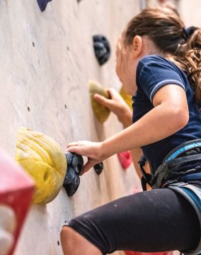 Say and Play Homepage Services Vertical (2) τοίχος αναρρίχησης